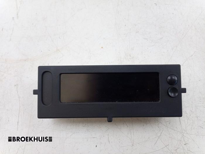 Gebruikte Display Interieur Renault Twingo II (CN) 1.2 16V Prijs € 35,00 Margeregeling aangeboden door Autobedrijf Broekhuis B.V.