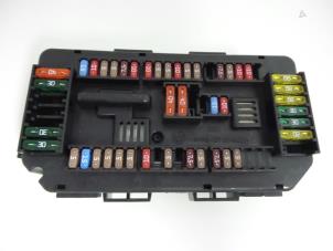 Gebruikte Zekeringkast BMW 3 serie (F30) 320i 2.0 16V Prijs € 35,00 Margeregeling aangeboden door Autobedrijf Broekhuis B.V.