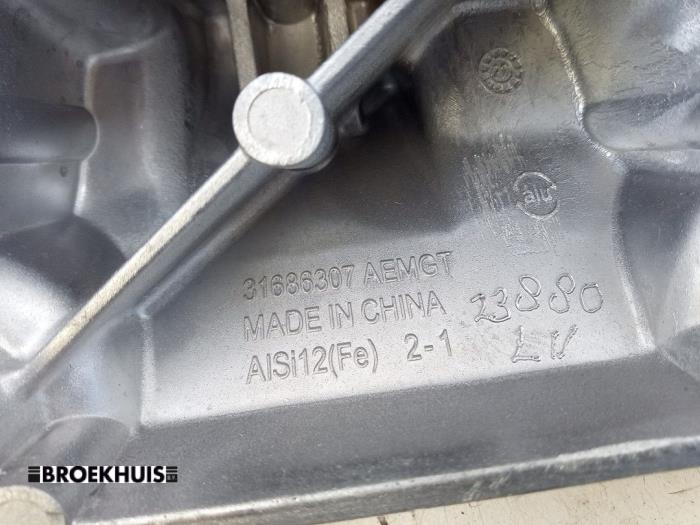 Motorsteun van een Volvo XC40 (XZ) Recharge Twin 78 kWh 2023