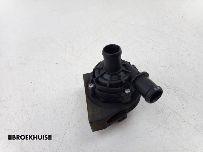 Gebruikte Waterpomp Volkswagen Polo VI (AW1) 1.0 TSI 12V Prijs € 30,00 Margeregeling aangeboden door Autobedrijf Broekhuis B.V.