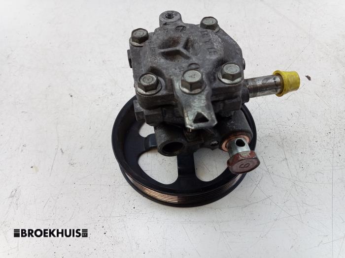 Gebruikte Servopomp Mitsubishi Grandis (NA) 2.4 16V MIVEC Prijs € 40,00 Margeregeling aangeboden door Autobedrijf Broekhuis B.V.