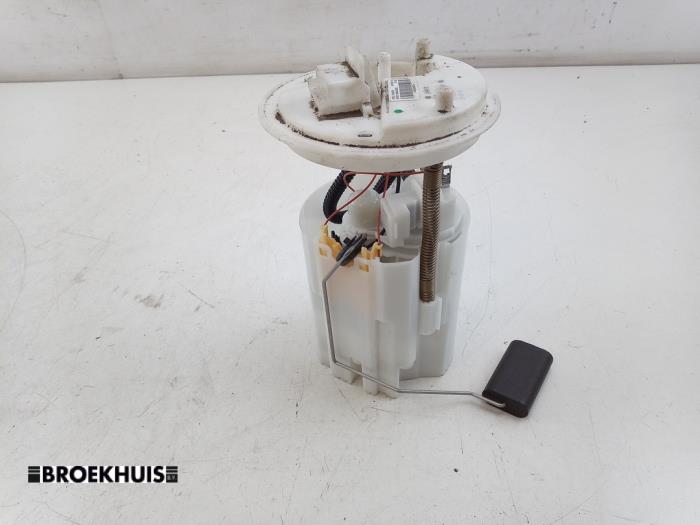 Gebruikte Tank element Pomp Opel Corsa E 1.4 16V Prijs € 35,00 Margeregeling aangeboden door Autobedrijf Broekhuis B.V.