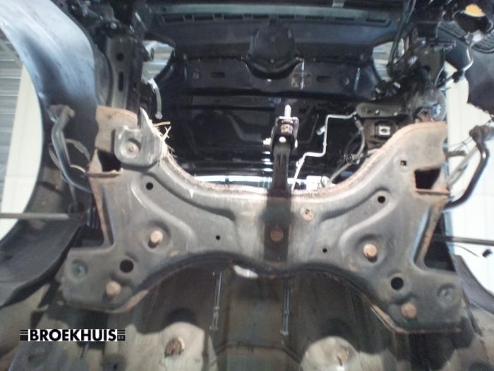 Gebruikte Subframe Volkswagen Up! (121) 1.0 12V 75 Prijs € 50,00 Margeregeling aangeboden door Autobedrijf Broekhuis B.V.