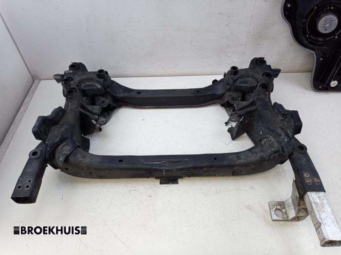 Gebruikte Subframe Mercedes C Estate (S205) C-300 e 2.0 16V Prijs € 245,00 Margeregeling aangeboden door Autobedrijf Broekhuis B.V.