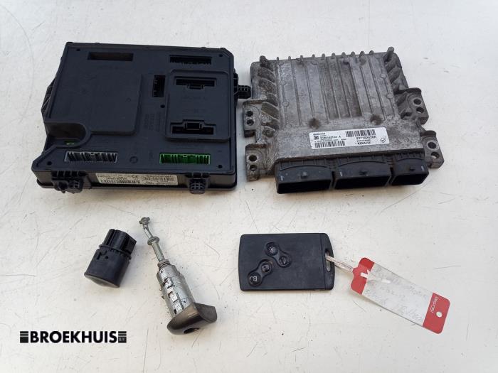 Gebruikte Inspuitcomputer Renault Megane III Grandtour (KZ) 1.5 dCi 110 Prijs € 70,00 Margeregeling aangeboden door Autobedrijf Broekhuis B.V.