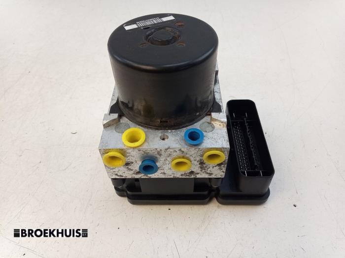 Gebruikte ABS Pomp Ford Transit Connect (PJ2) 1.6 TDCi 16V 95 Prijs € 175,45 Inclusief btw aangeboden door Autobedrijf Broekhuis B.V.