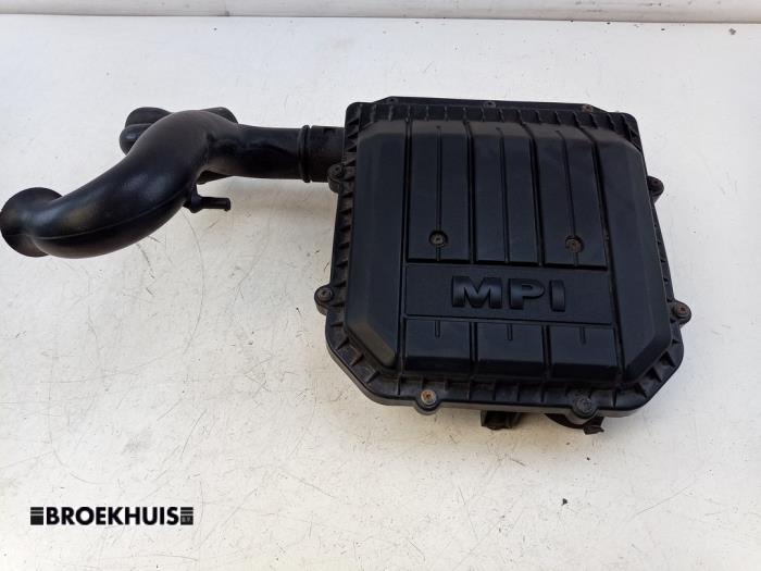 Gebruikte Luchtfilterhuis Volkswagen Up! (121) 1.0 12V EcoFuel Prijs € 40,00 Margeregeling aangeboden door Autobedrijf Broekhuis B.V.