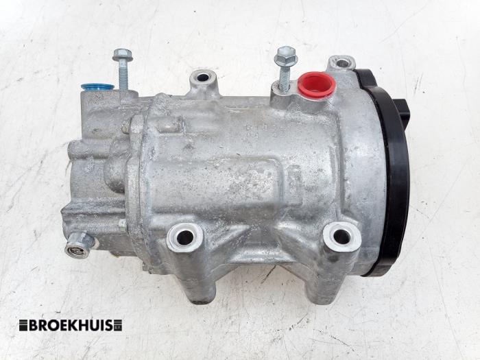 Gebruikte Pomp Airco Toyota Yaris IV (P21/PA1/PH1) 1.5 12V Hybrid 115 Prijs € 250,00 Margeregeling aangeboden door Autobedrijf Broekhuis B.V.