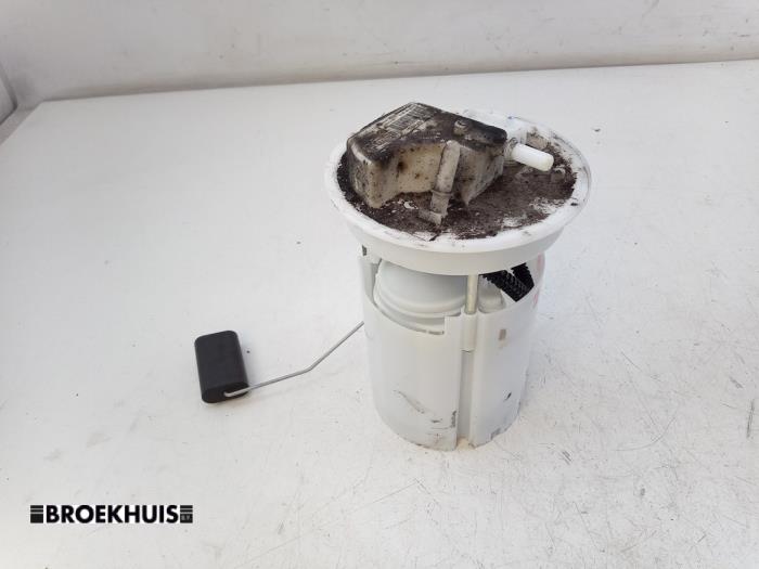 Gebruikte Tank element Pomp Ford Fiesta 7 1.1 Ti-VCT 12V 85 Prijs € 60,00 Margeregeling aangeboden door Autobedrijf Broekhuis B.V.