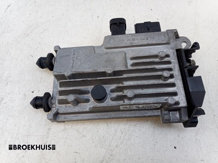 Gebruikte Start/Stop computer Peugeot 308 SW (L4/L9/LC/LJ/LR) 1.2 12V e-THP PureTech 130 Prijs € 50,00 Margeregeling aangeboden door Autobedrijf Broekhuis B.V.