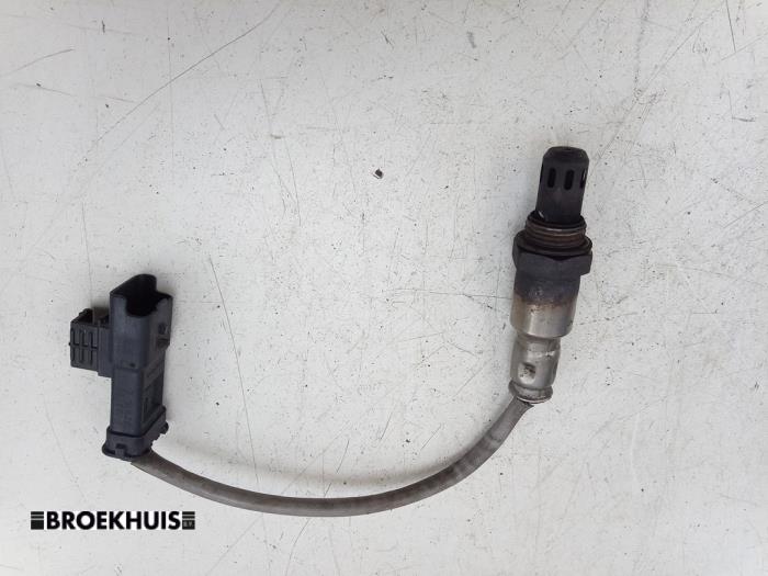 Gebruikte Lambda Sonde Peugeot 308 SW (L4/L9/LC/LJ/LR) 1.2 12V e-THP PureTech 130 Prijs € 20,00 Margeregeling aangeboden door Autobedrijf Broekhuis B.V.