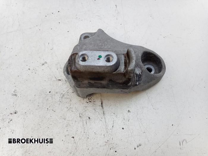Gebruikte Motorrubber Peugeot 308 SW (L4/L9/LC/LJ/LR) 1.2 12V e-THP PureTech 130 Prijs € 20,00 Margeregeling aangeboden door Autobedrijf Broekhuis B.V.
