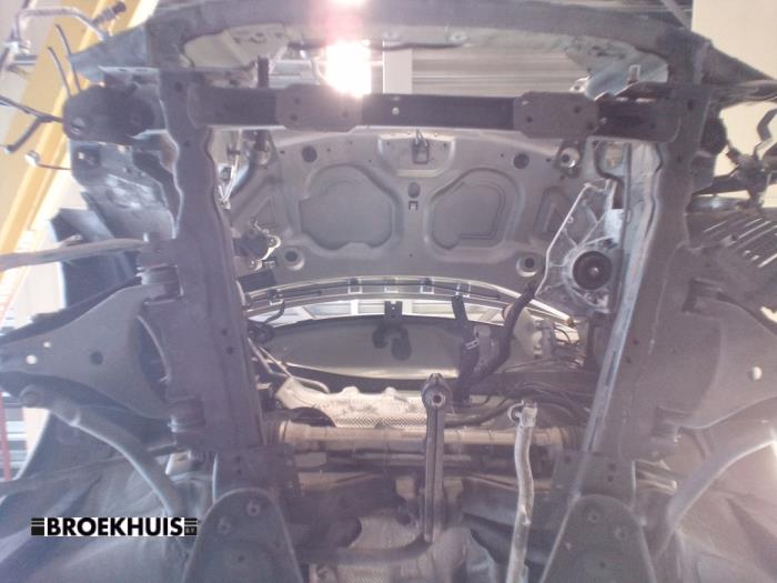 Gebruikte Subframe Renault Twingo II (CN) 1.2 16V Prijs € 45,00 Margeregeling aangeboden door Autobedrijf Broekhuis B.V.