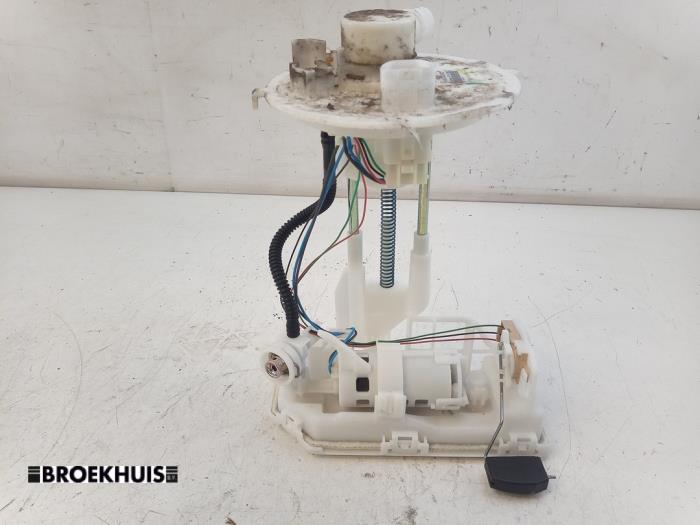 Gebruikte Tank element Pomp Toyota C-HR (X1,X5) 1.8 16V Hybrid Prijs € 85,00 Margeregeling aangeboden door Autobedrijf Broekhuis B.V.