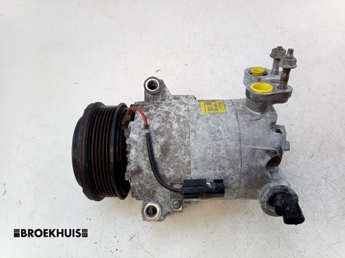 Gebruikte Pomp Airco Ford Focus 3 1.0 Ti-VCT EcoBoost 12V 100 Prijs € 65,00 Margeregeling aangeboden door Autobedrijf Broekhuis B.V.