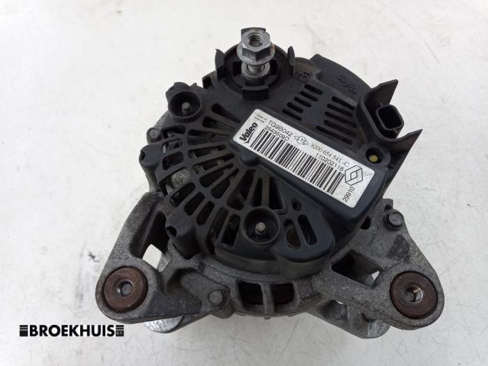Dynamo van een Renault Twingo II (CN) 1.2 16V 2011