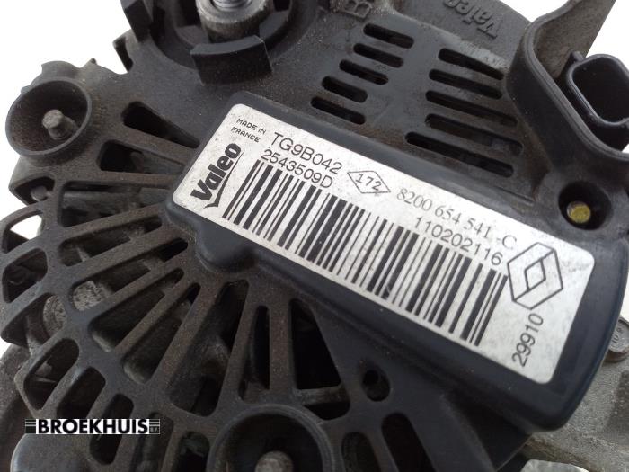 Dynamo van een Renault Twingo II (CN) 1.2 16V 2011