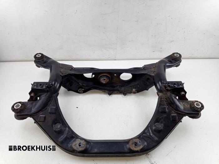 Gebruikte Subframe Toyota RAV4 (A5) 2.5 Plug-in Hybrid 16V AWD Prijs € 300,00 Margeregeling aangeboden door Autobedrijf Broekhuis B.V.
