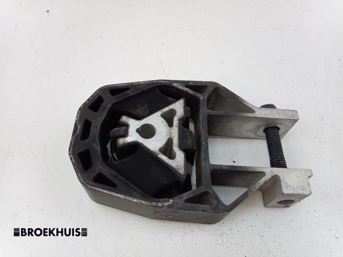 Gebruikte Versnellingsbak Steun Ford Focus 3 1.0 Ti-VCT EcoBoost 12V 100 Prijs € 20,00 Margeregeling aangeboden door Autobedrijf Broekhuis B.V.