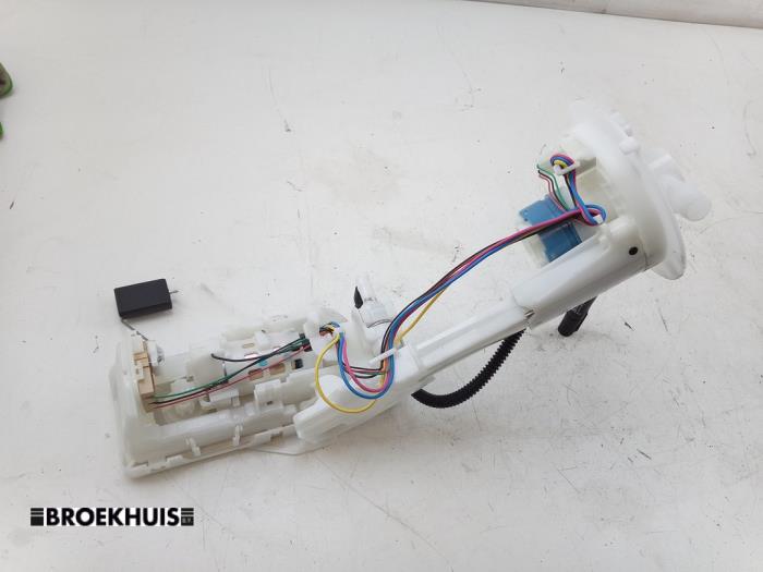 Gebruikte Tank element Pomp Toyota RAV4 (A5) 2.5 Plug-in Hybrid 16V AWD Prijs € 150,00 Margeregeling aangeboden door Autobedrijf Broekhuis B.V.