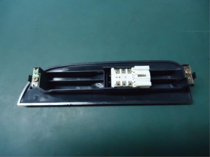 Ruit schakelaar elektrisch van een Daihatsu Charade (G200/201/202/203/204) 1.3i TX/CX 16V 1998