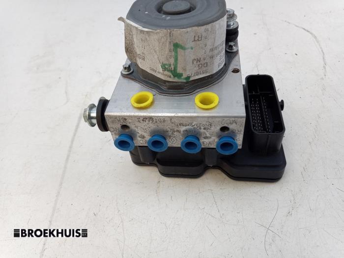 Gebruikte ABS Pomp Renault Kadjar (RFEH) 1.2 Energy TCE 130 Prijs € 125,00 Margeregeling aangeboden door Autobedrijf Broekhuis B.V.