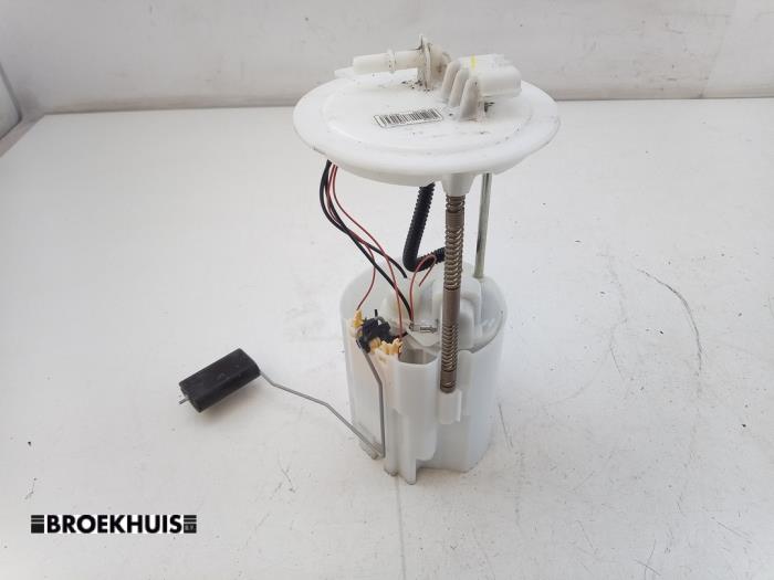 Gebruikte Tank element Pomp Renault Kadjar (RFEH) 1.2 Energy TCE 130 Prijs € 45,00 Margeregeling aangeboden door Autobedrijf Broekhuis B.V.