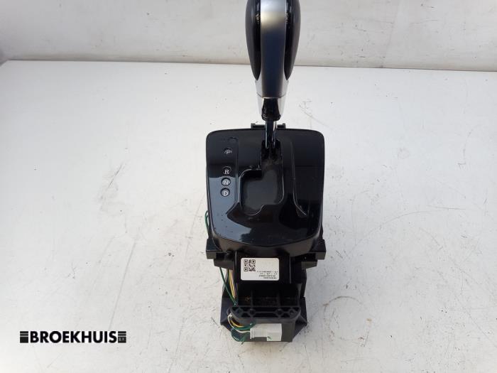 Gebruikte Selectiehendel automaat Renault Kadjar (RFEH) 1.2 Energy TCE 130 Prijs € 100,00 Margeregeling aangeboden door Autobedrijf Broekhuis B.V.