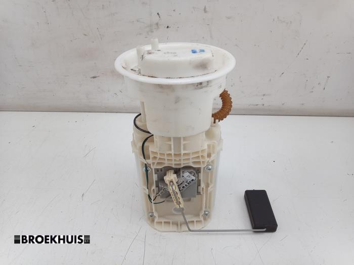 Gebruikte Tank element Pomp Volkswagen Polo IV (9N1/2/3) 1.2 12V Prijs € 25,00 Margeregeling aangeboden door Autobedrijf Broekhuis B.V.