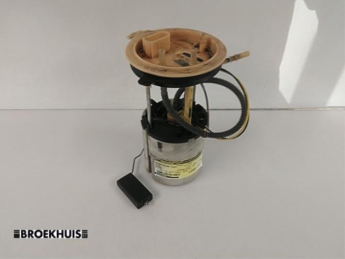 Gebruikte Tank element Pomp Skoda Superb (3TAA) 2.0 TDI PD Prijs € 30,00 Margeregeling aangeboden door Autobedrijf Broekhuis B.V.