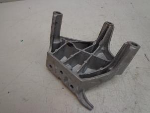 Gebruikte Motorrubber Opel Astra J Sports Tourer (PD8/PE8/PF8) 1.4 Turbo 16V Prijs € 25,00 Margeregeling aangeboden door Autobedrijf Broekhuis B.V.