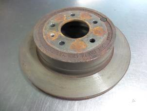 Gebruikte Remschijf achter Chevrolet Captiva (C140) 2.2 D 16V 4x4 Prijs € 25,00 Margeregeling aangeboden door Autobedrijf Broekhuis B.V.