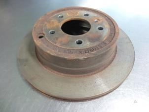 Gebruikte Remschijf achter Chevrolet Captiva (C140) 2.2 D 16V 4x4 Prijs € 25,00 Margeregeling aangeboden door Autobedrijf Broekhuis B.V.