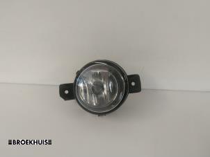 Gebruikte Mistlamp rechts-voor Nissan Micra (K12) 1.2 16V Prijs € 15,00 Margeregeling aangeboden door Autobedrijf Broekhuis B.V.