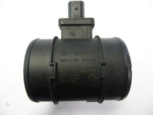 Gebruikte Luchtmassameter Opel Astra J Sports Tourer (PD8/PE8/PF8) 1.7 CDTi 16V Prijs € 35,00 Margeregeling aangeboden door Autobedrijf Broekhuis B.V.