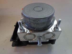 Gebruikte ABS Pomp Renault Clio III (BR/CR) 1.5 dCi FAP Prijs € 25,00 Margeregeling aangeboden door Autobedrijf Broekhuis B.V.