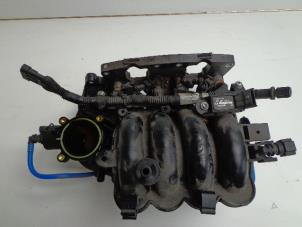 Gebruikte Inlaatspruitstuk Fiat Grande Punto (199) 1.4 Prijs € 35,00 Margeregeling aangeboden door Autobedrijf Broekhuis B.V.