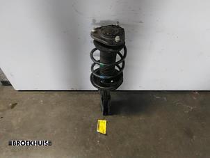Gebruikte Voorpoot links Toyota Avensis Wagon (T25/B1E) 2.0 16V VVT-i D4 Prijs € 25,00 Margeregeling aangeboden door Autobedrijf Broekhuis B.V.
