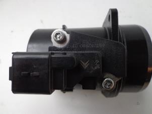 Gebruikte Luchtmassameter Peugeot 308 SW (4E/H) 1.6 HDi 16V FAP Prijs € 10,00 Margeregeling aangeboden door Autobedrijf Broekhuis B.V.