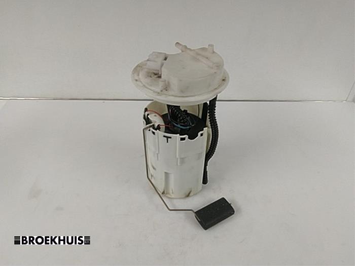 Gebruikte Tank element Pomp Fiat Stilo (192A/B) 1.2 16V 3-Drs. Prijs € 20,00 Margeregeling aangeboden door Autobedrijf Broekhuis B.V.