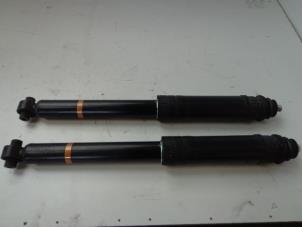 Gebruikte Schokbreker set Toyota Verso 1.6 16V VVT-i Prijs € 50,00 Margeregeling aangeboden door Autobedrijf Broekhuis B.V.