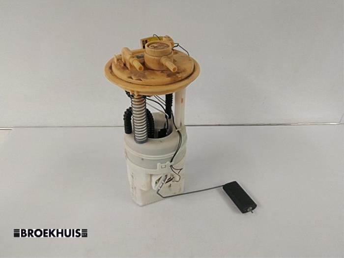 Gebruikte Tank element Pomp Mitsubishi Colt (Z2/Z3) 1.3 16V Prijs € 35,00 Margeregeling aangeboden door Autobedrijf Broekhuis B.V.