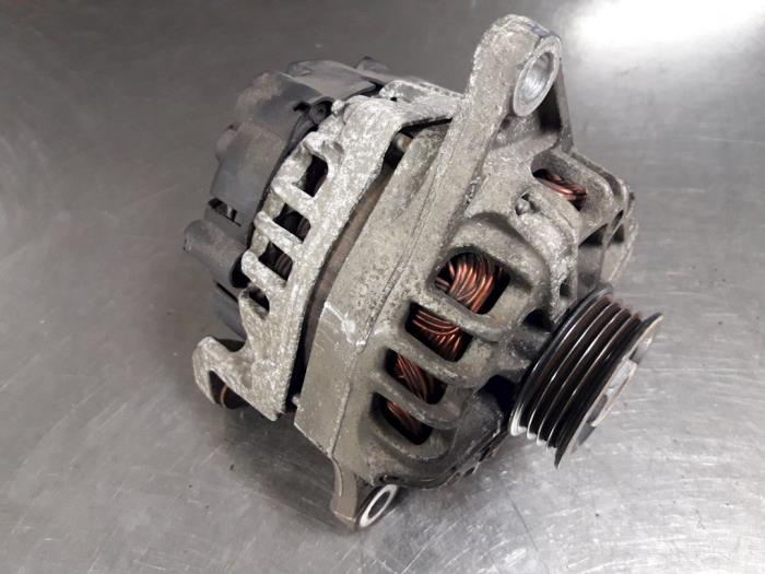 Dynamo van een Nissan Micra (K12) 1.2 16V 2005