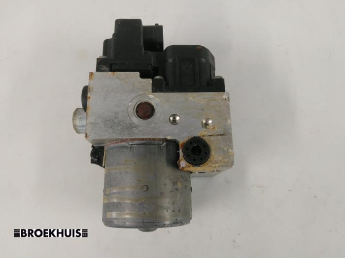 Gebruikte ABS Pomp Nissan Terrano II (R20/TR50) 3.0 Di 16V Prijs € 30,00 Margeregeling aangeboden door Autobedrijf Broekhuis B.V.