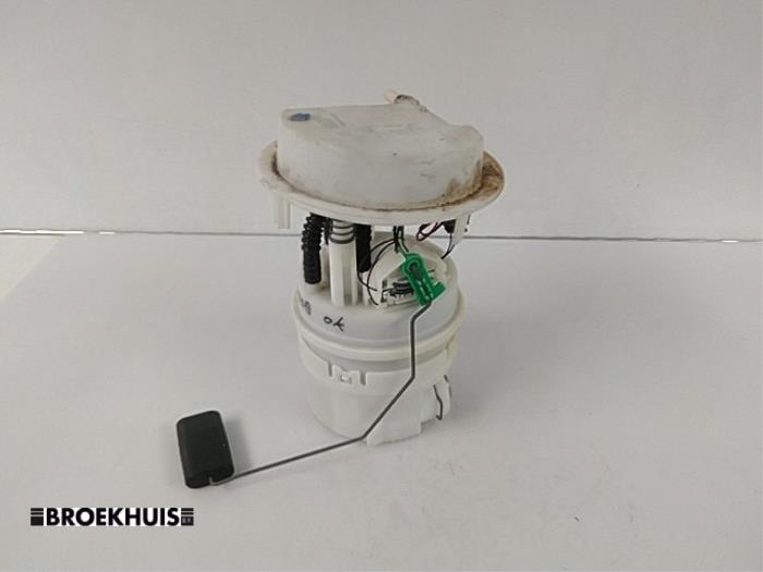 Gebruikte Tank element Pomp Peugeot 406 Break (8E/F) 1.8 16V Prijs € 25,00 Margeregeling aangeboden door Autobedrijf Broekhuis B.V.