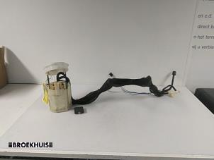 Gebruikte Tank element Pomp Mercedes E (W211) 2.2 E-200 CDI 16V Prijs € 25,00 Margeregeling aangeboden door Autobedrijf Broekhuis B.V.