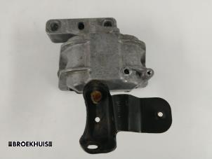 Gebruikte Motorsteun Volkswagen Touran (1T1/T2) 2.0 TDI DPF Prijs € 15,00 Margeregeling aangeboden door Autobedrijf Broekhuis B.V.