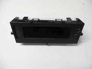 Gebruikte Display Interieur Renault Clio III (BR/CR) 1.5 dCi FAP Prijs € 35,00 Margeregeling aangeboden door Autobedrijf Broekhuis B.V.