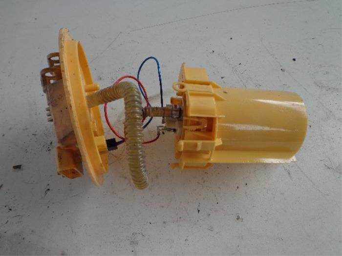 Gebruikte Tank element Pomp Opel Vectra C Caravan 1.9 CDTI 16V Prijs € 25,00 Margeregeling aangeboden door Autobedrijf Broekhuis B.V.