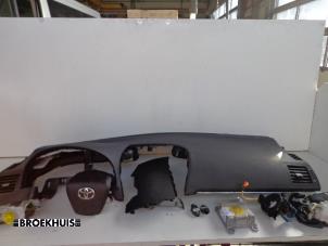 Gebruikte Airbag set + dashboard Toyota Avensis Wagon (T27) 2.0 16V D-4D-F Prijs € 250,00 Margeregeling aangeboden door Autobedrijf Broekhuis B.V.